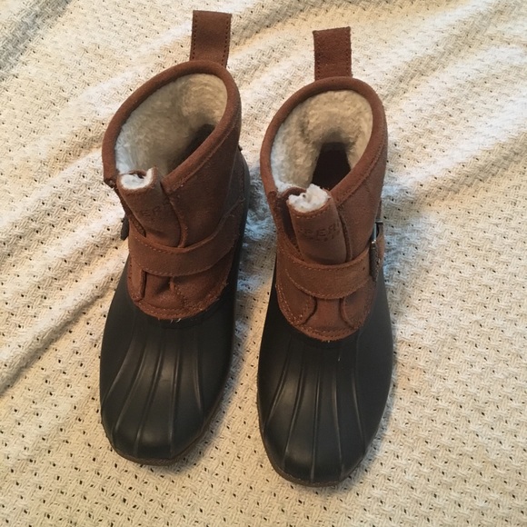 sperry duck boots with buckle